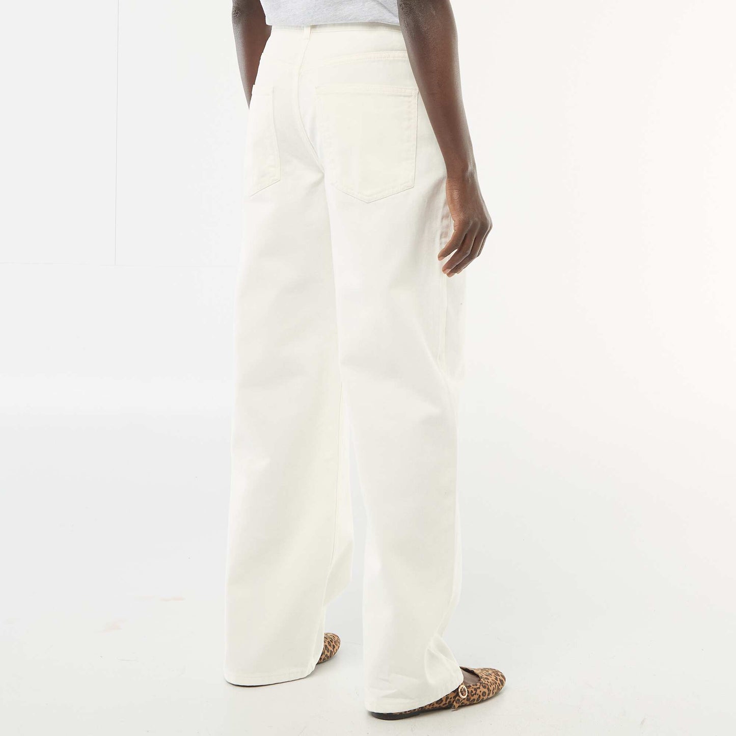 Pantalón de twill con abertura asimétrica BEIGE