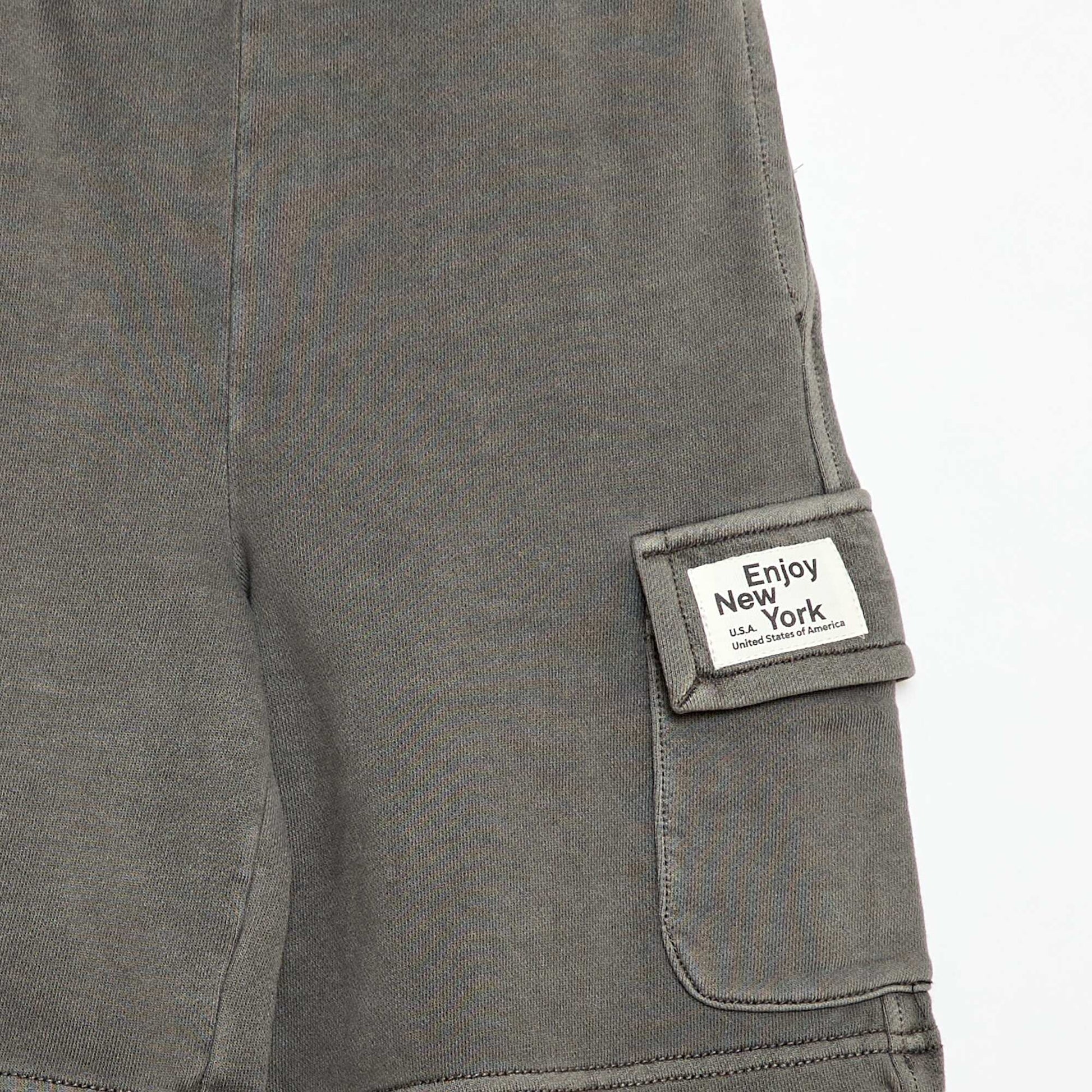 Pantalón corto de felpa multibolsillos GRIS