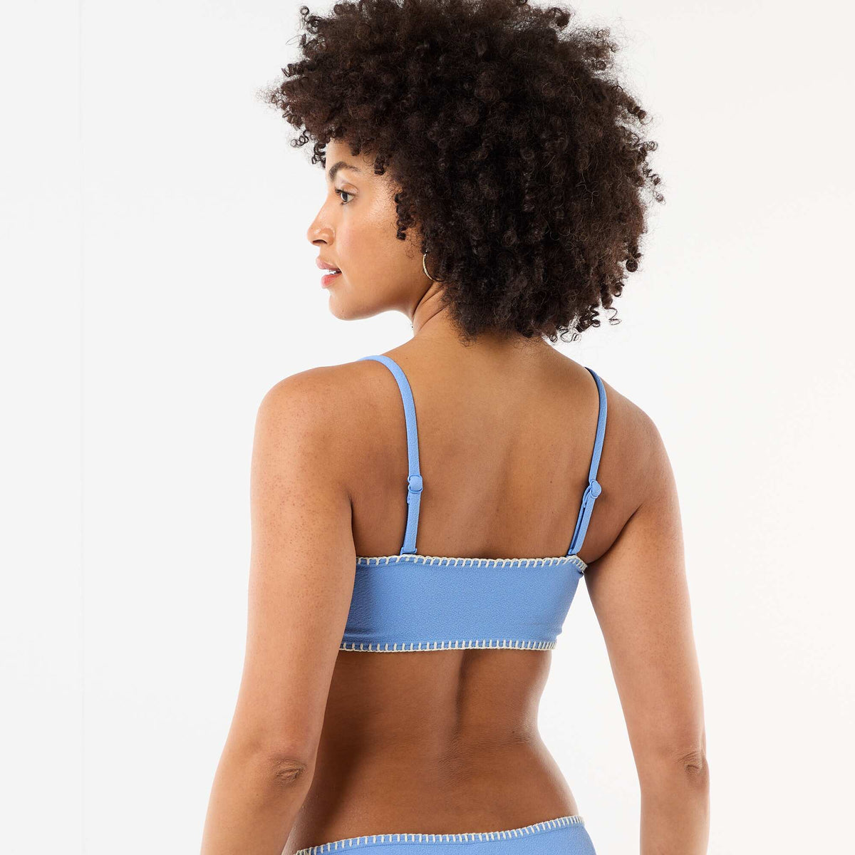 Top bandeau de bikini con pespuntes contrastados AZUL