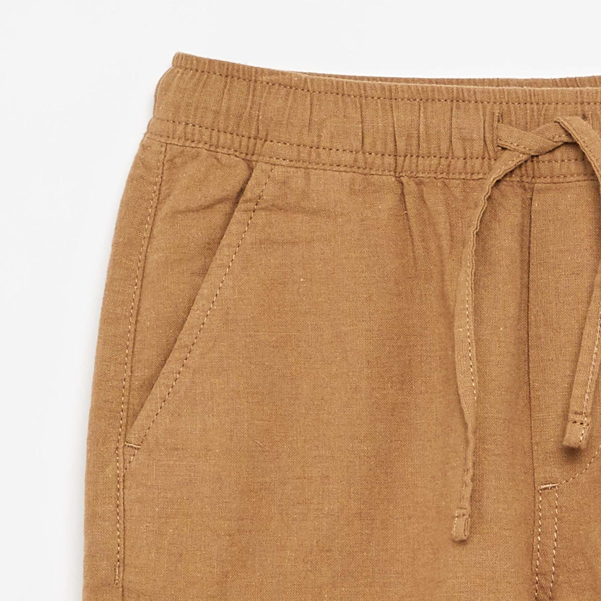 Pantalón corto rayado ligero de lino mezclado BEIGE