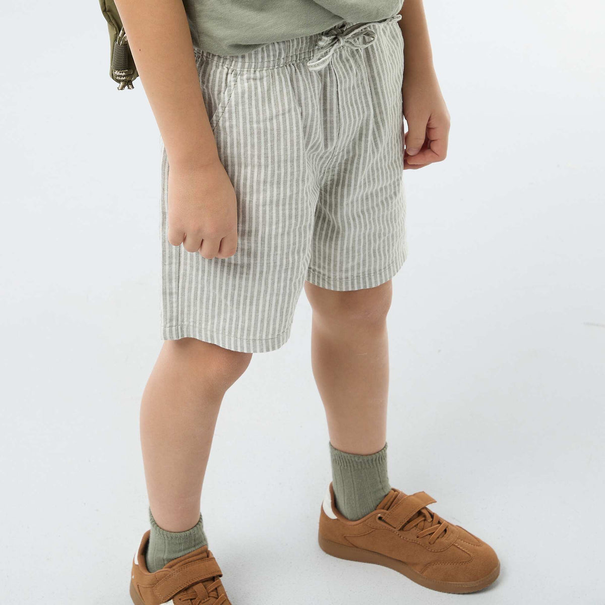 Pantalón corto rayado ligero de lino mezclado KAKI