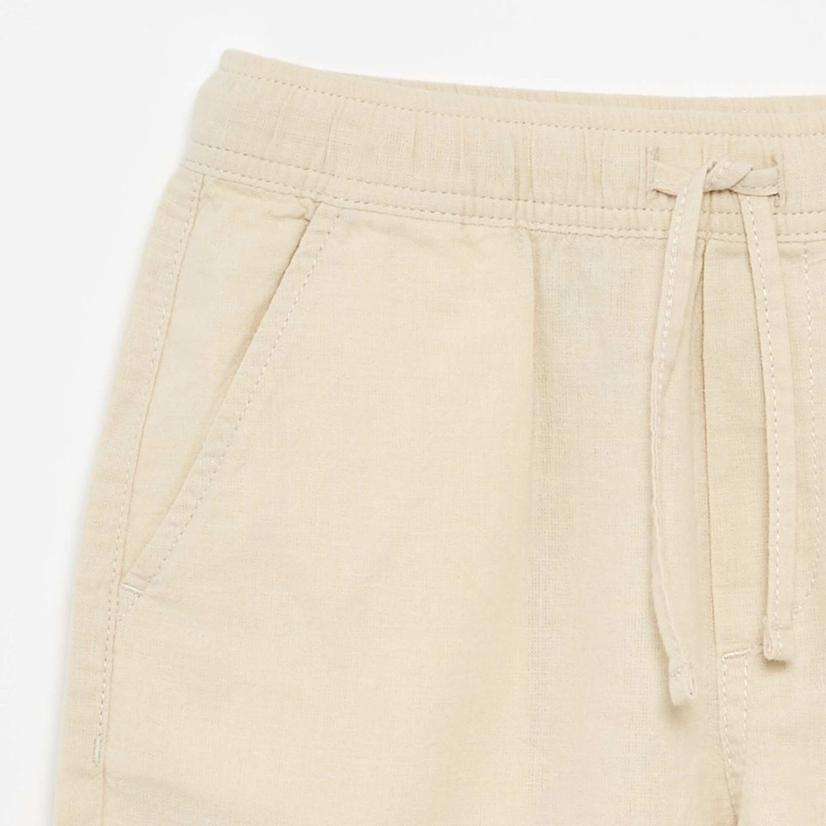 Pantalón corto rayado ligero de lino mezclado BEIGE