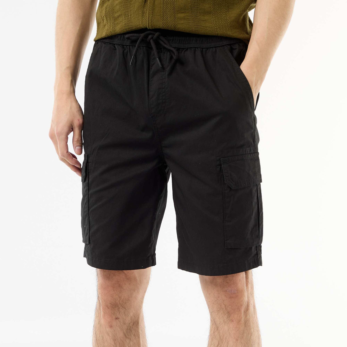Bermuda chino en popelina con bolsillos con solapa NEGRO
