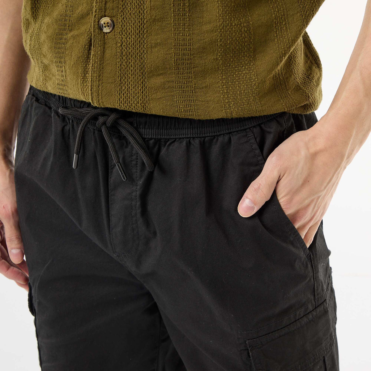 Bermuda chino en popelina con bolsillos con solapa NEGRO