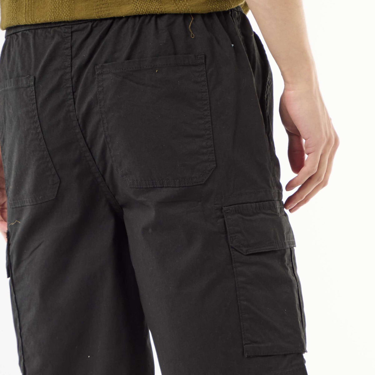 Bermuda chino en popelina con bolsillos con solapa NEGRO