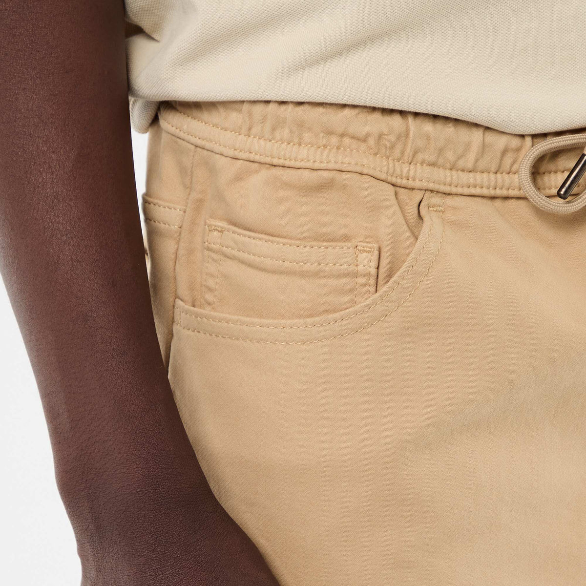 Bermuda ligera con cordones ajustables BEIGE