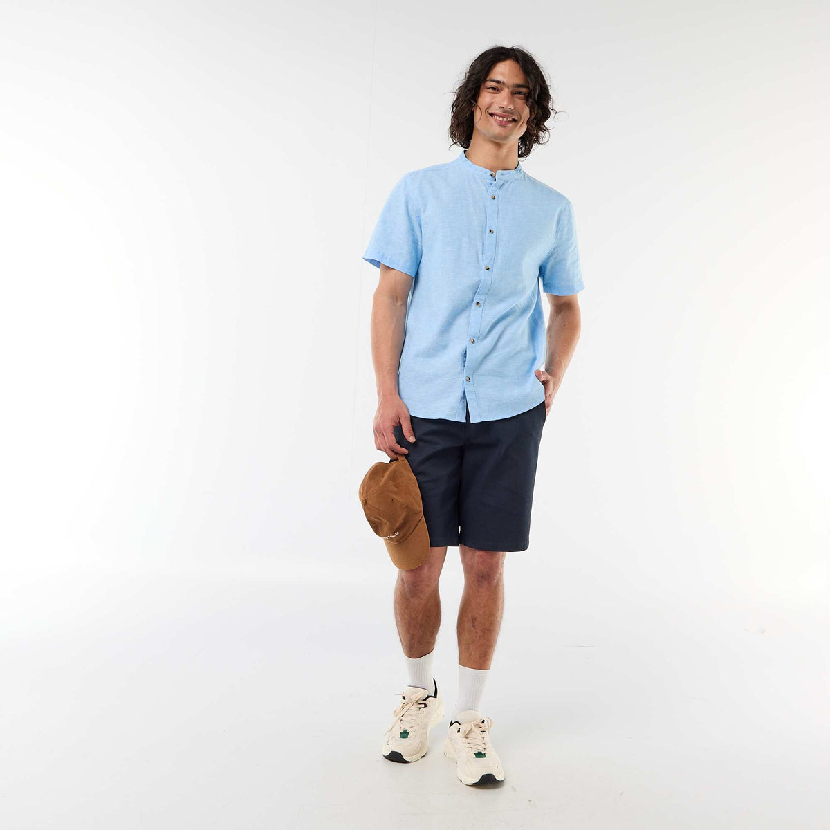 Bermuda chino liso en dobby AZUL