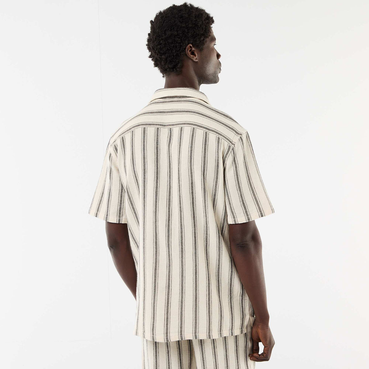 Camisa de manga corta con cuello con muesca BLANCO
