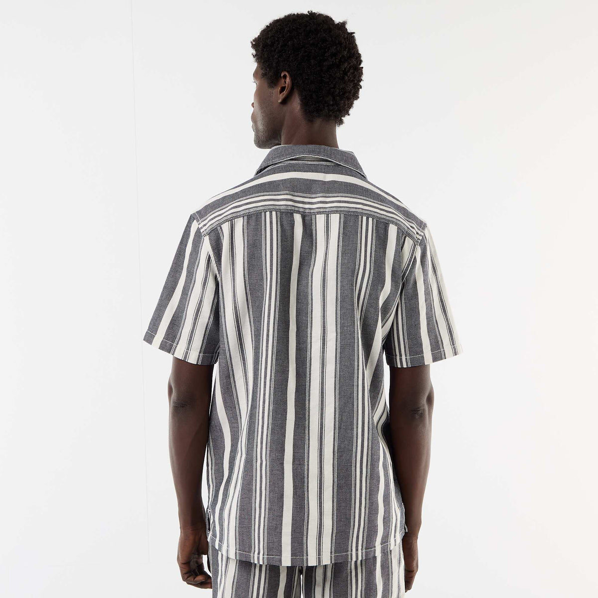 Camisa de rayas de manga corta NEGRO