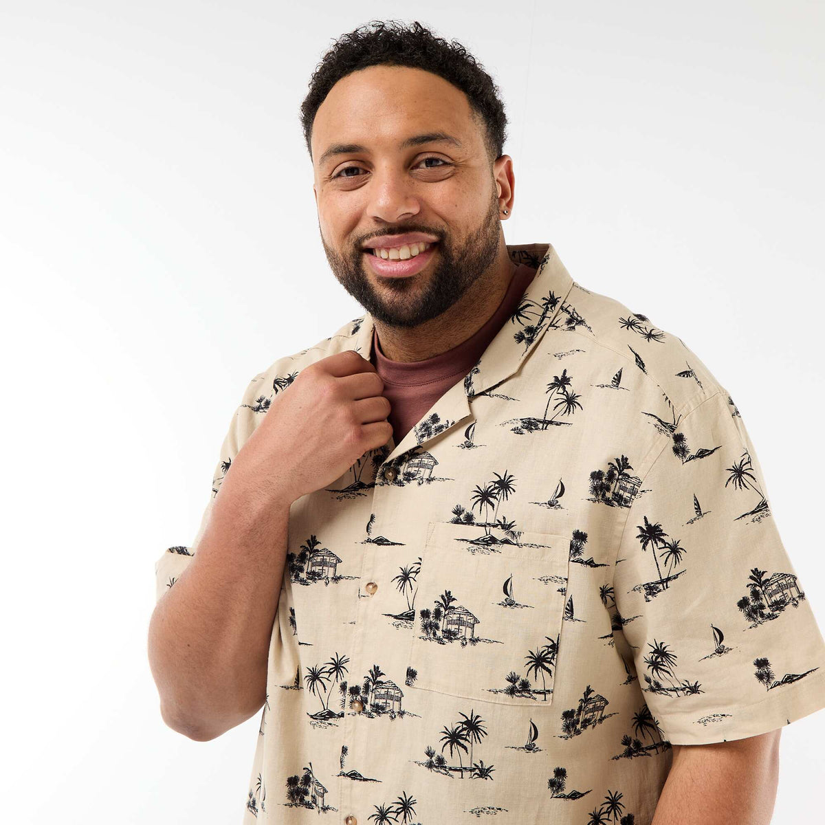 Camisa de manga corta con estampado BEIGE