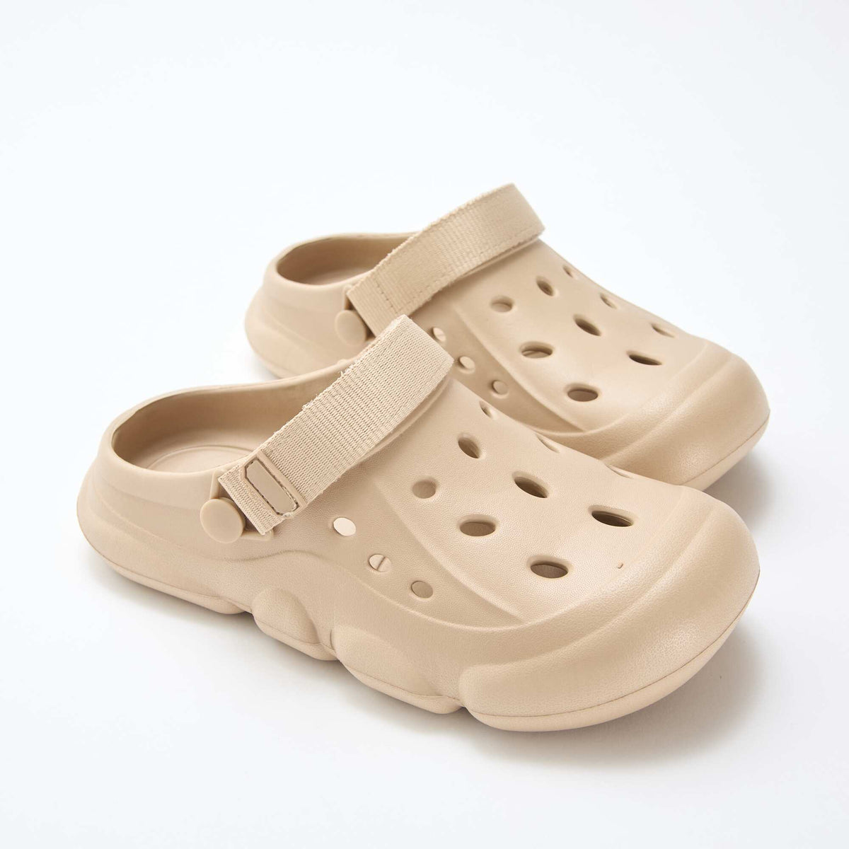 Par de zuecos de playa cerrados BEIGE