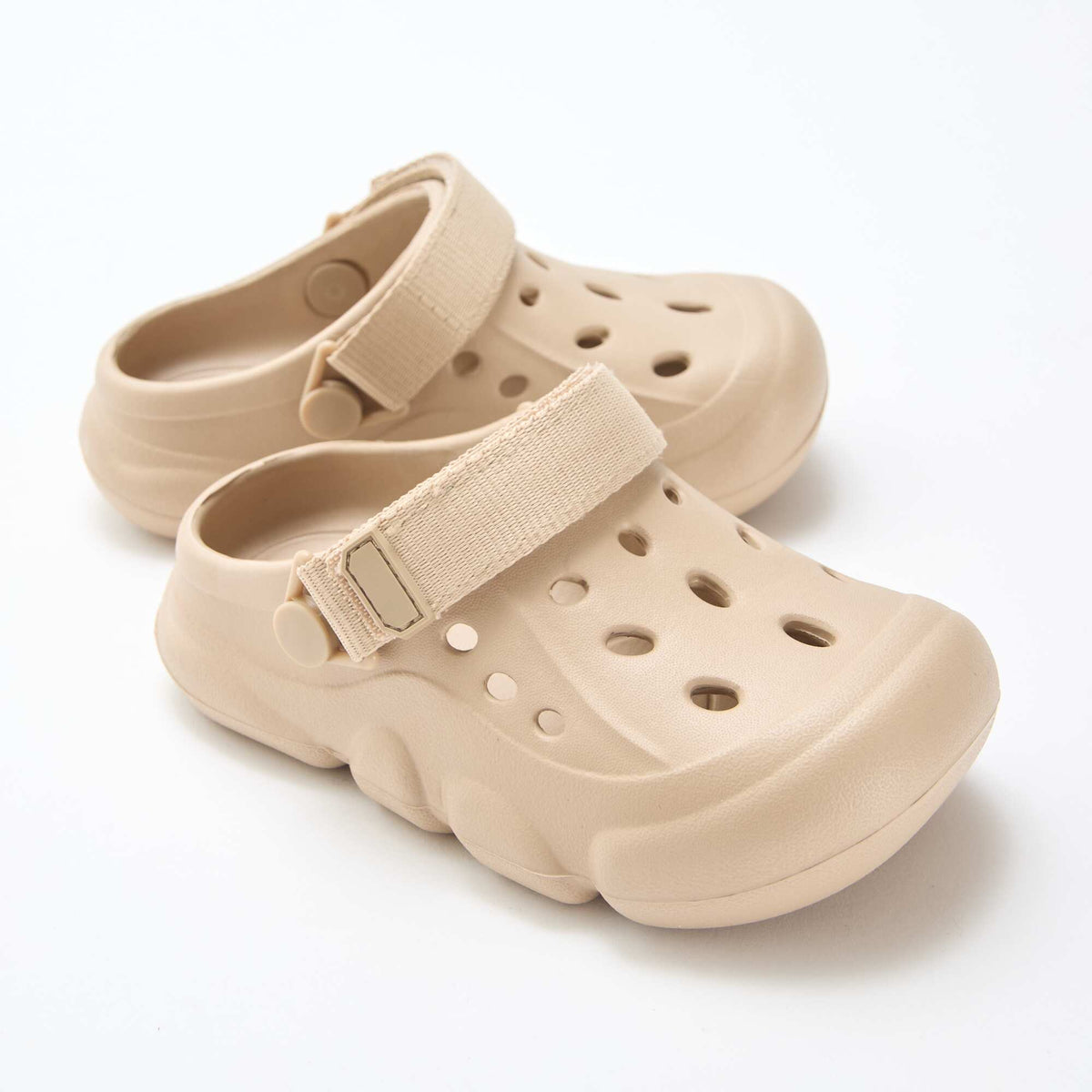 Zuecos cerrados de playa lisos BEIGE