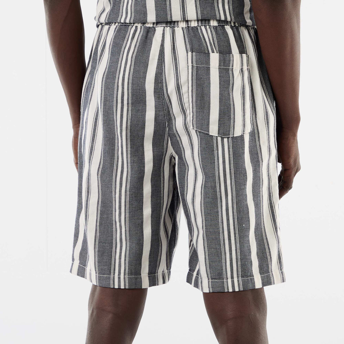 Bermuda ligero con cordones ajustables AZUL