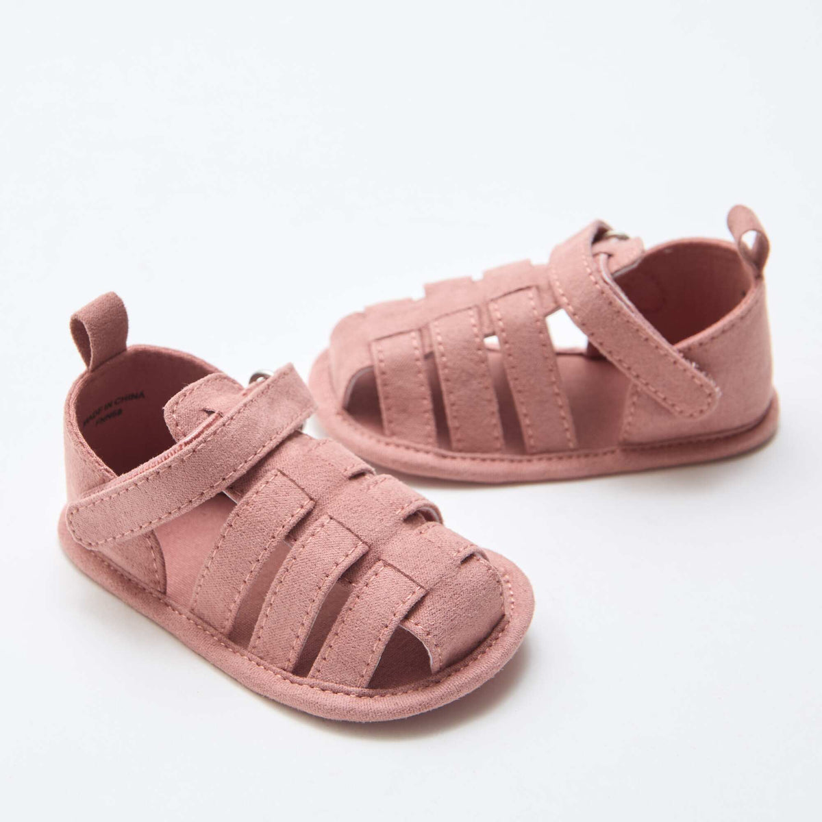 Par de sandalias con velcro ROSA