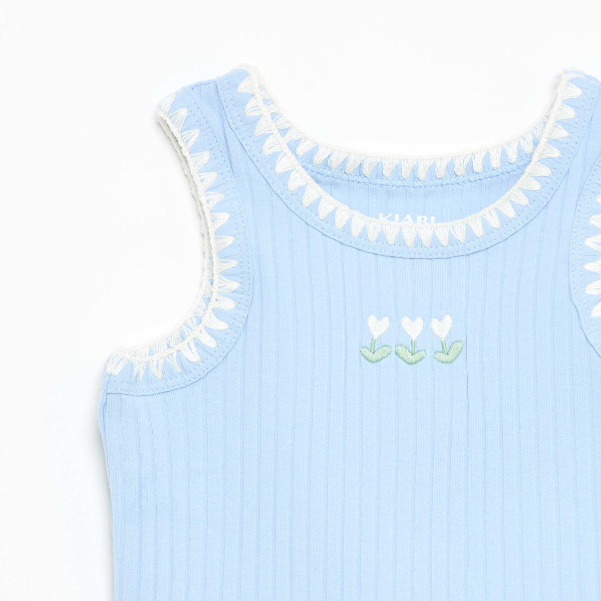 Camiseta de tirantes de canalé con bordados en las sisas AZUL