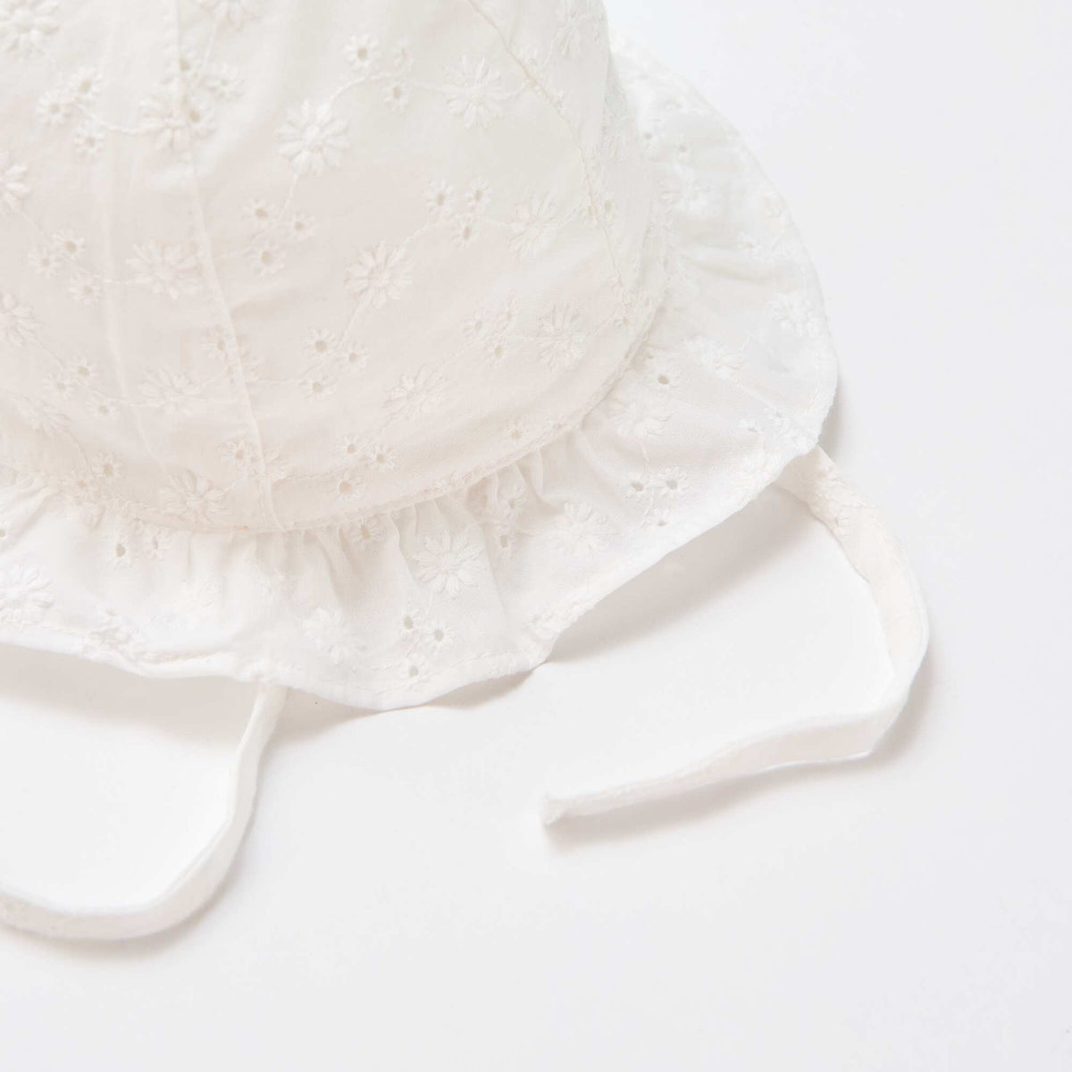 Sombrero de bordado inglés con lazos BLANCO