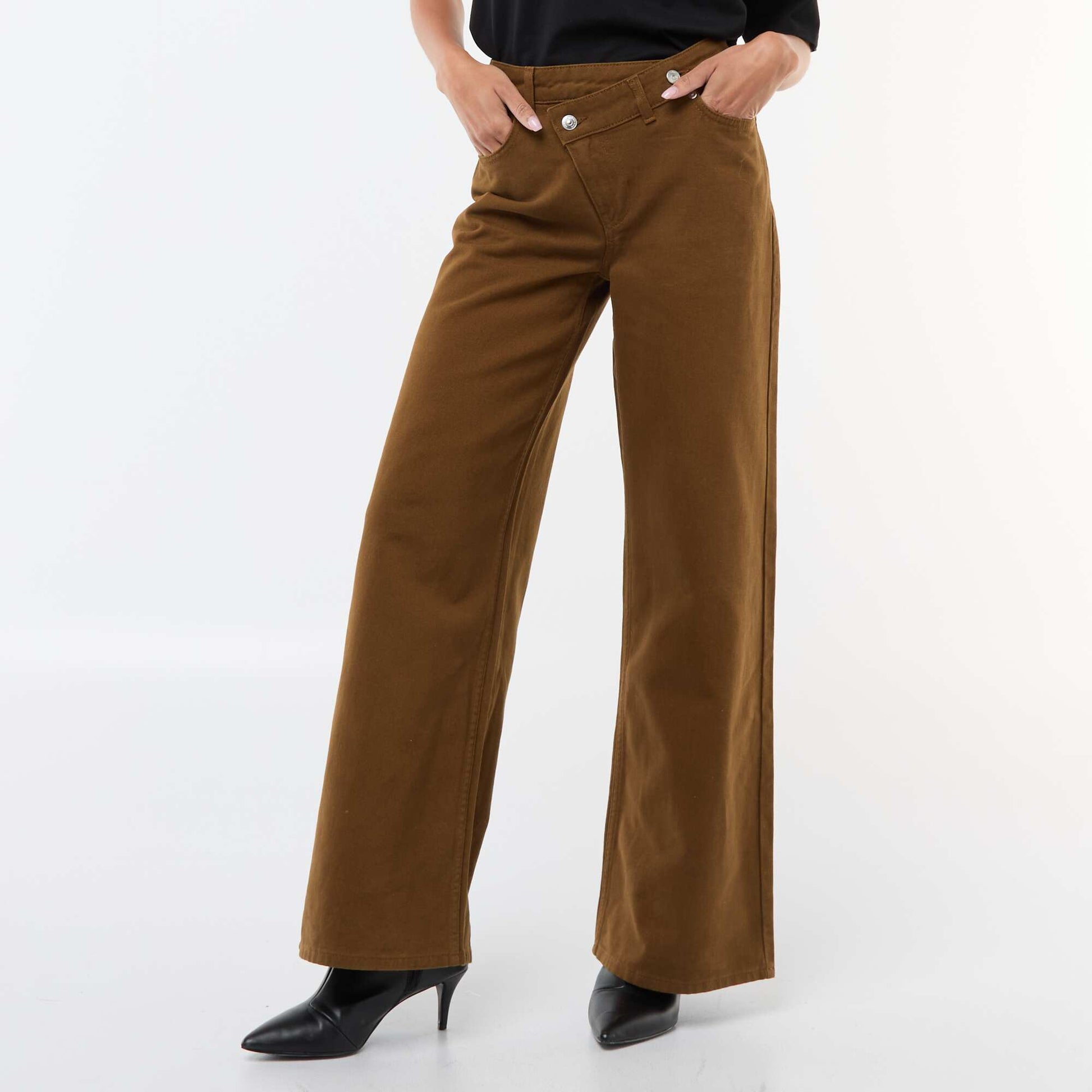 Pantalón de twill de algodón con cinturón descentrado MARRON