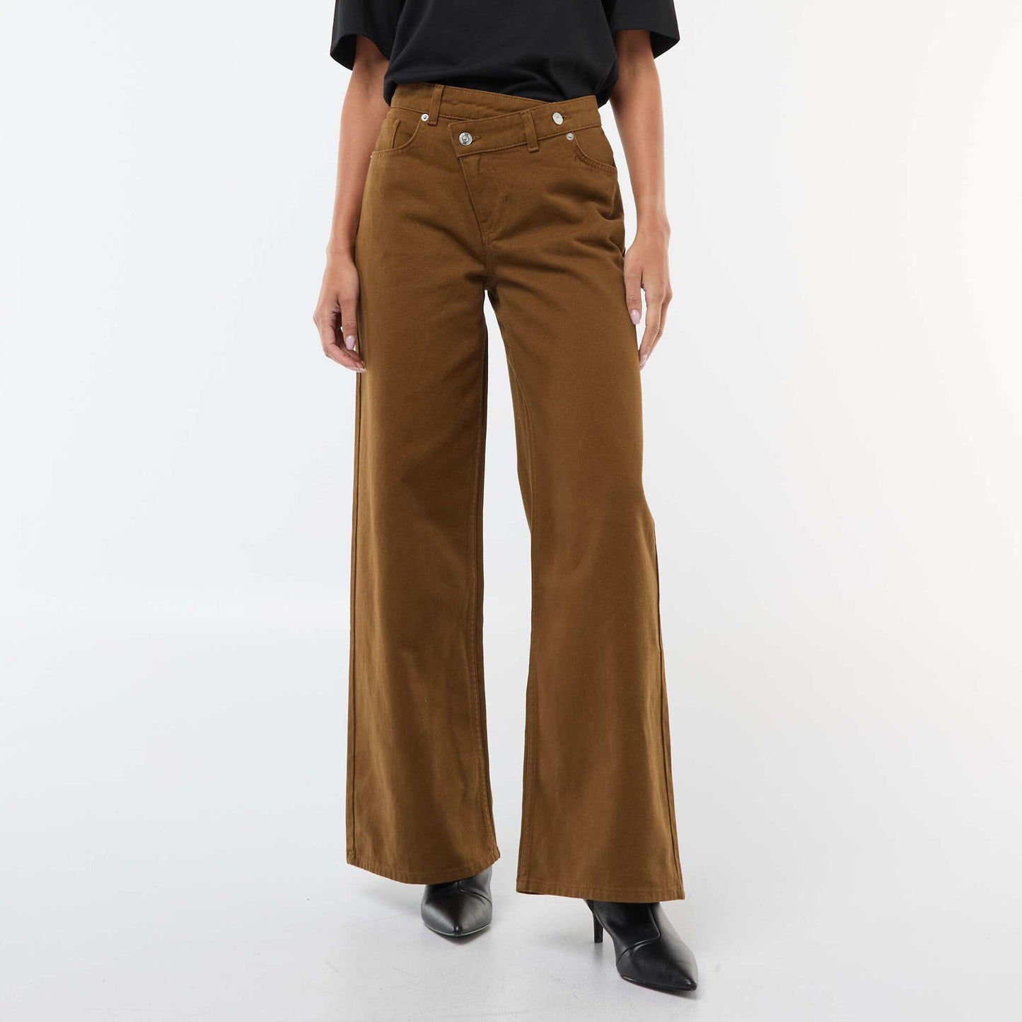 Pantalón de twill de algodón con cinturón descentrado MARRON