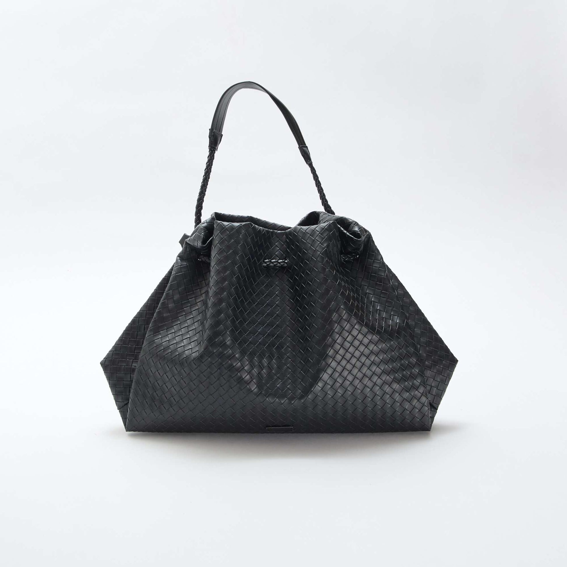 Bolso grande de imitación con efecto trenzado NEGRO