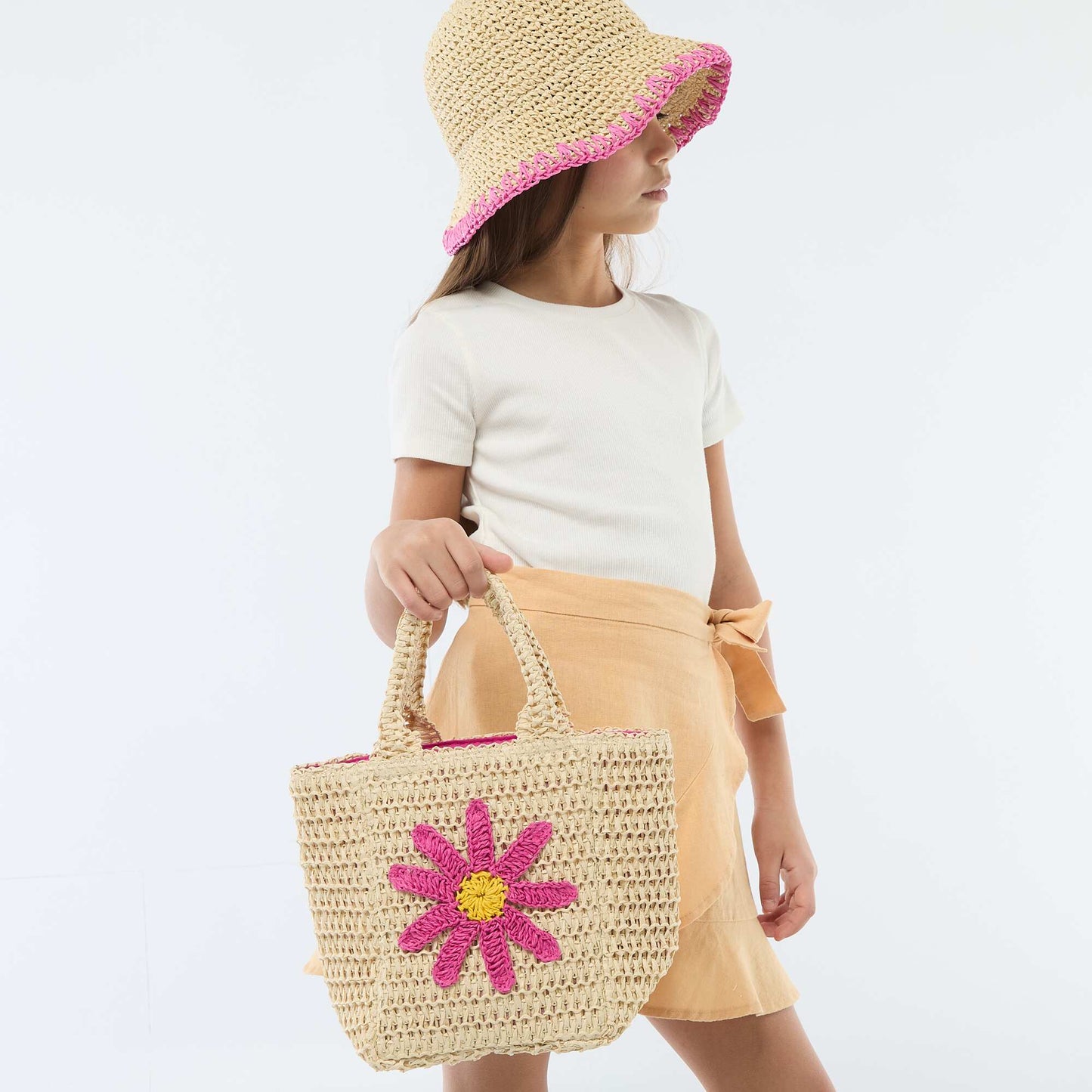 Bolso cesta con parche de flor ROSA