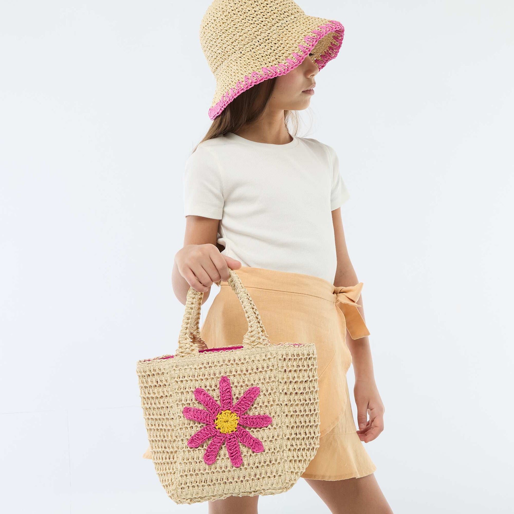 Bolso cesta con parche de flor ROSA