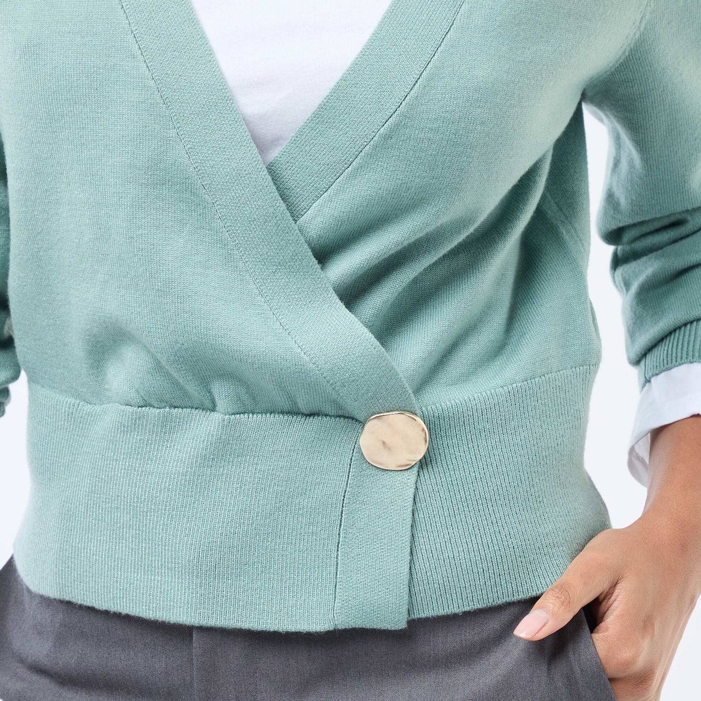 Sweater efecto cárdigan cruzado con botón dorado VERDE