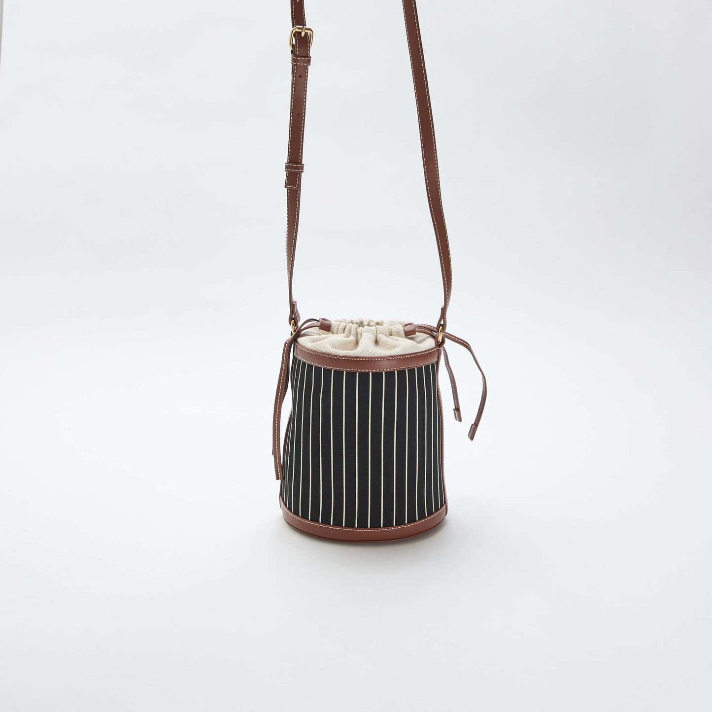 Bolso tipo saco de tela NEGRO