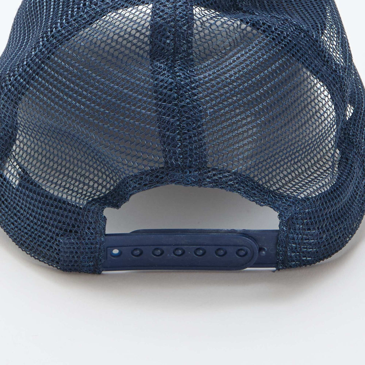 Gorra con rejilla + bordado delantero AZUL