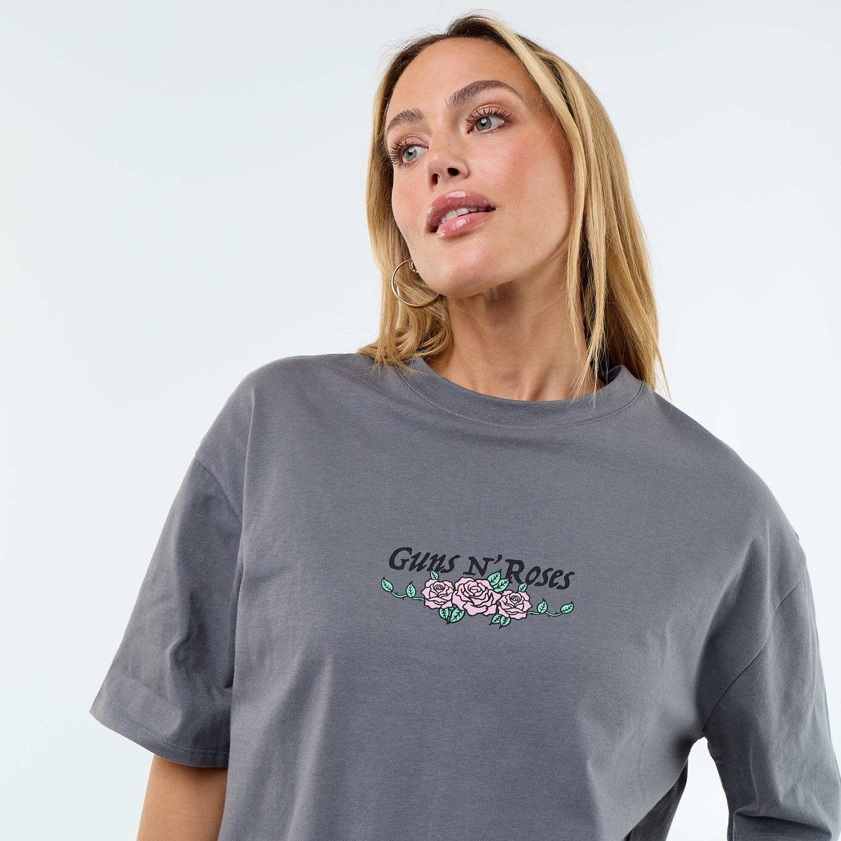 Camiseta 'Guns N\'Roses' de manga corta estampada por delante y por detrás GRIS