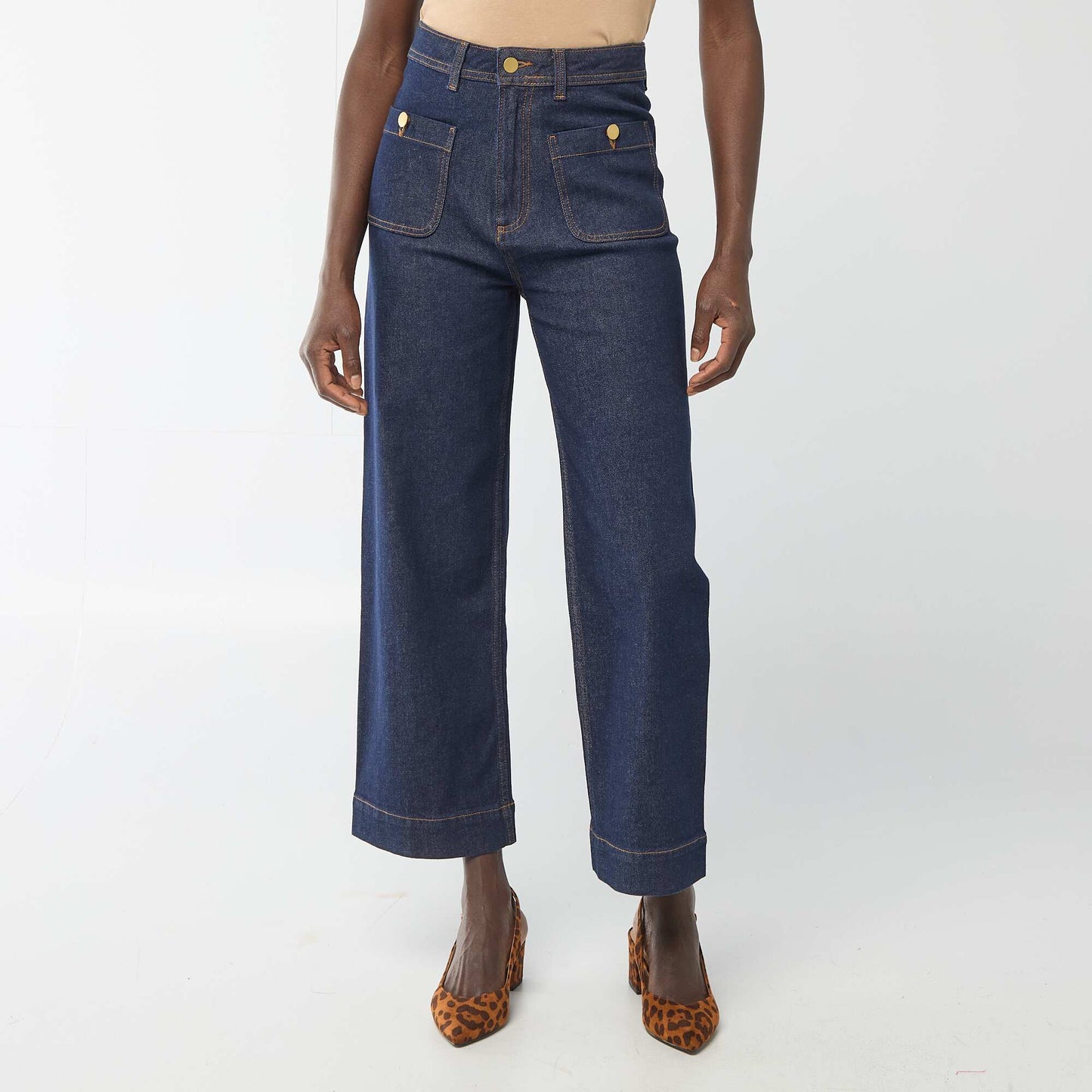 Pantalón jean cropped con botones AZUL