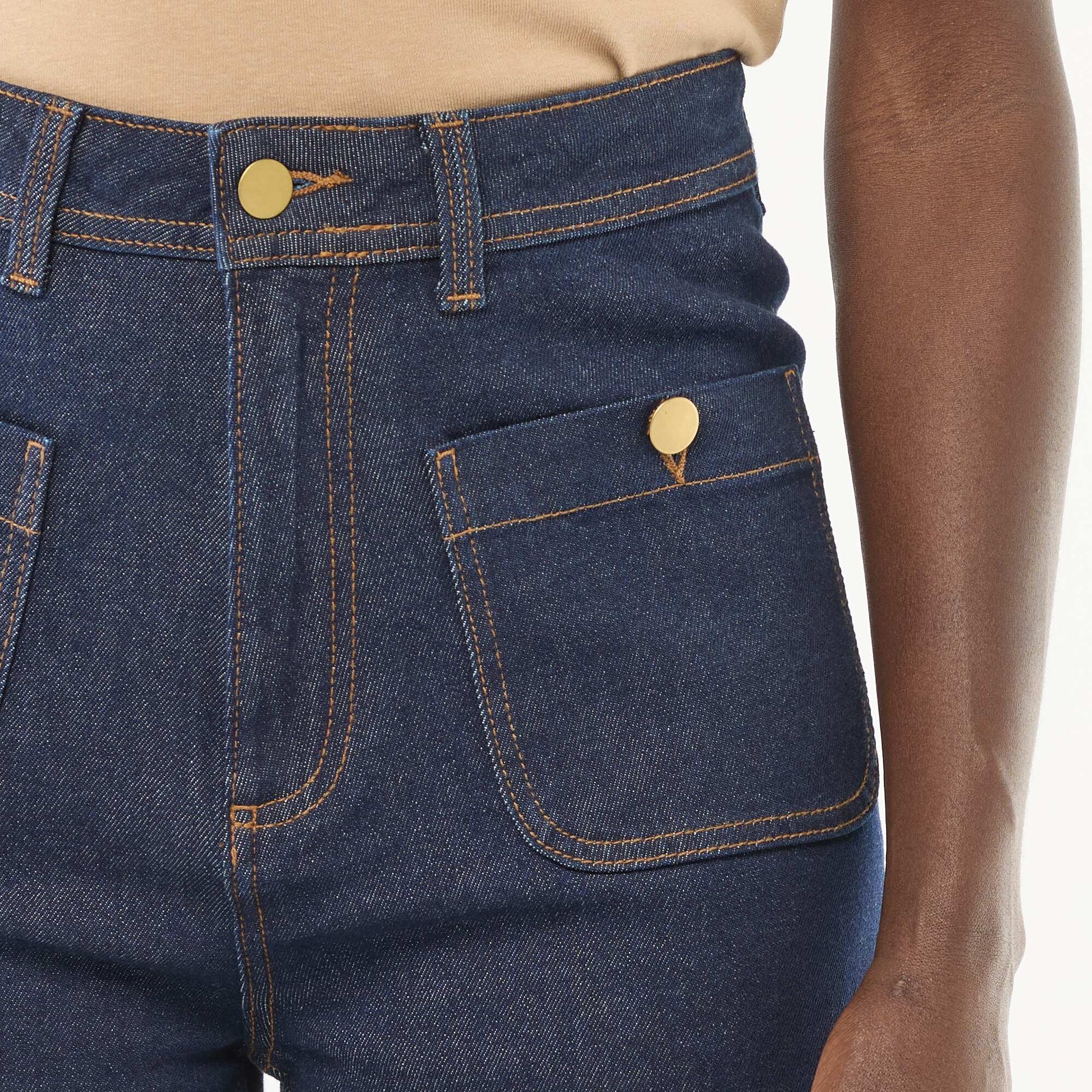Pantalón jean cropped con botones AZUL