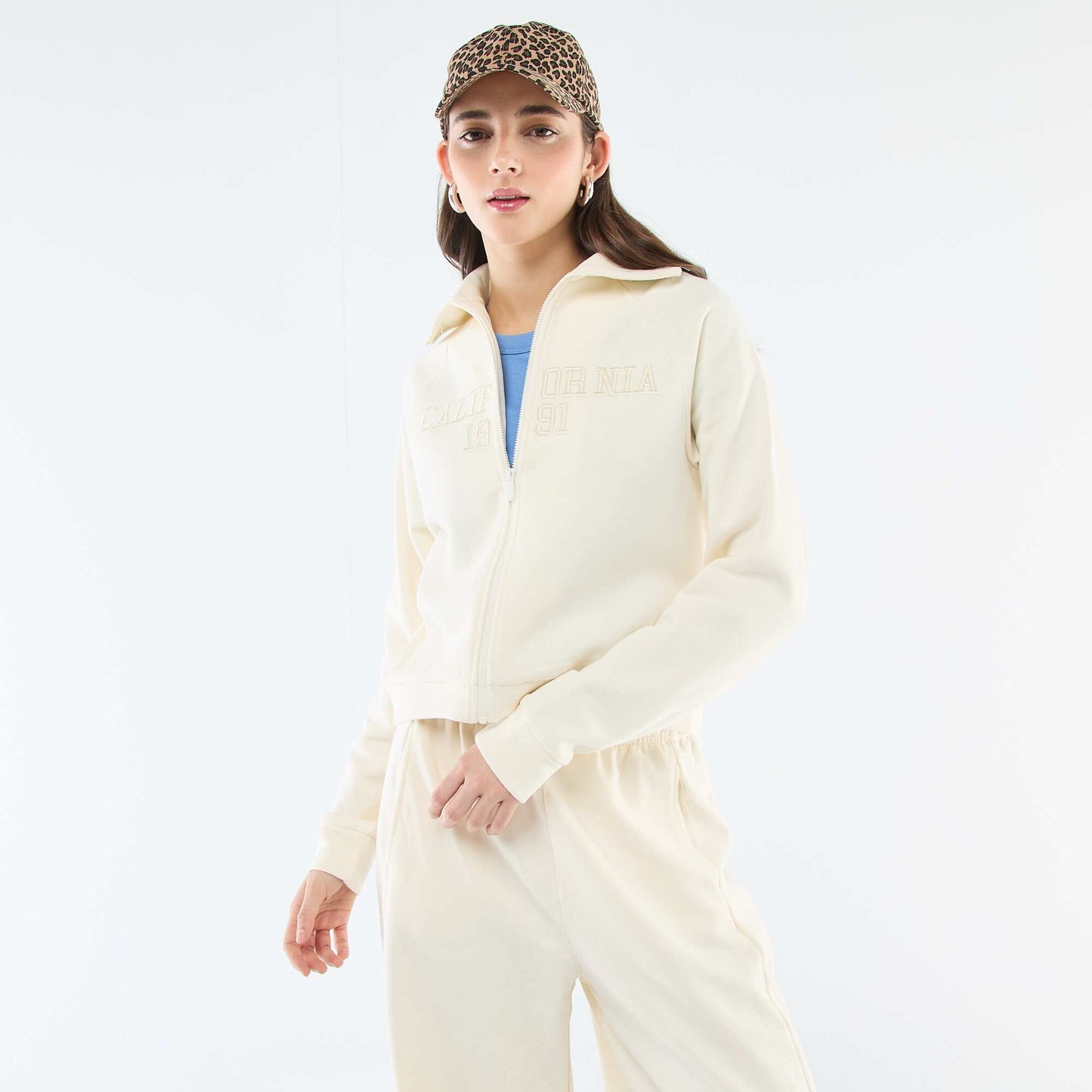 Buzo corta con cremallera y mensaje bordado BEIGE
