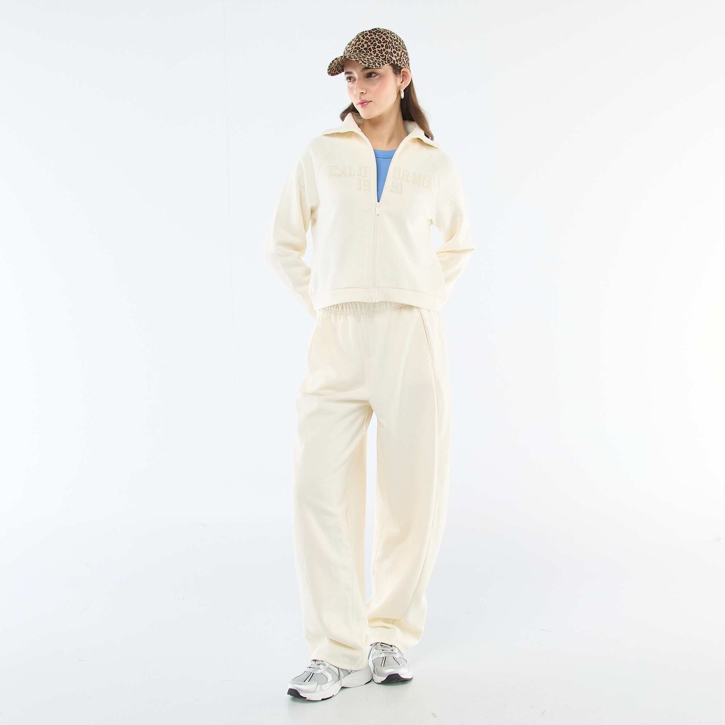 Buzo corta con cremallera y mensaje bordado BEIGE