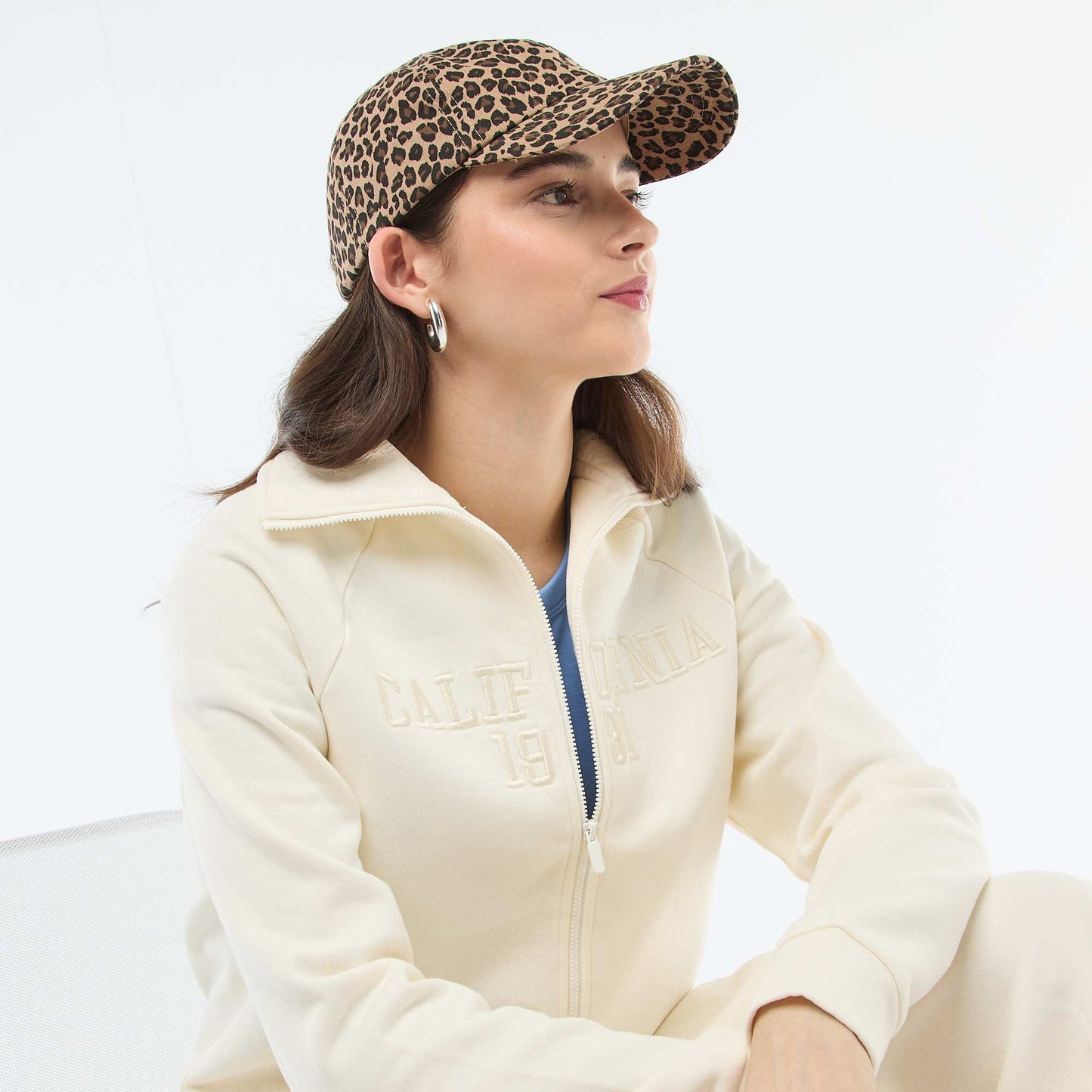Buzo corta con cremallera y mensaje bordado BEIGE