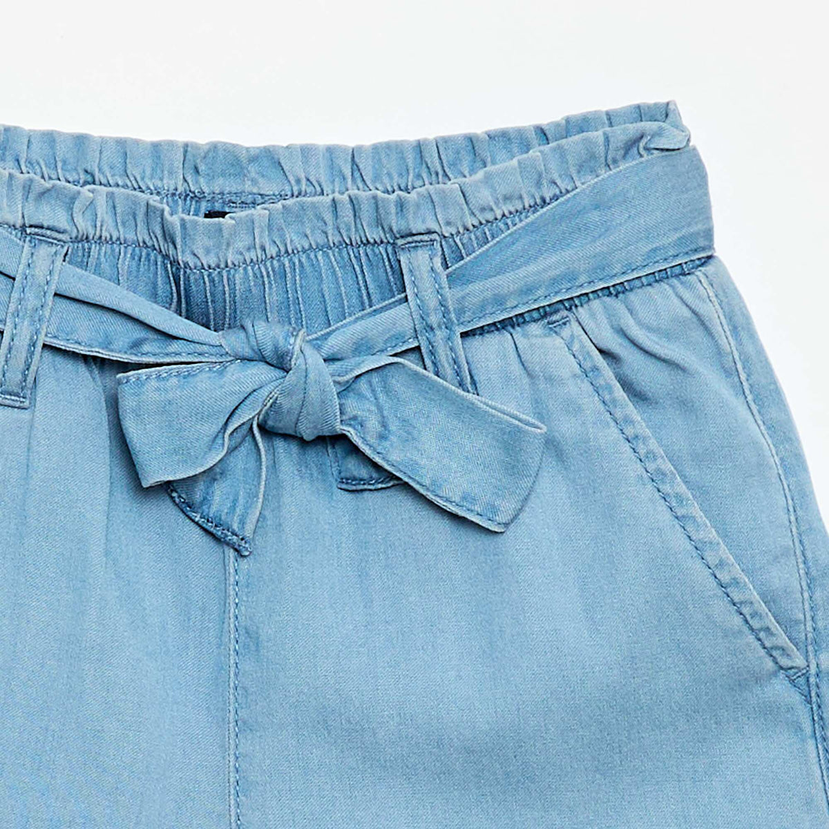 Pantalón corto con cinturón anudado AZUL