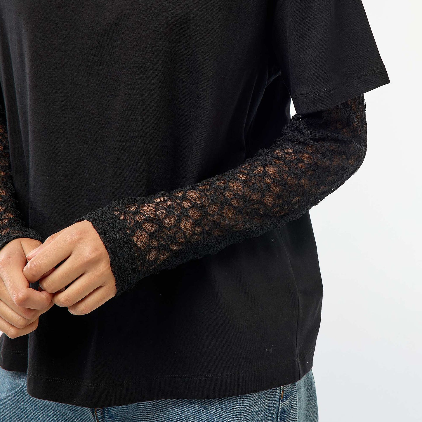 Camiseta 2 en 1 con mangas de encaje NEGRO