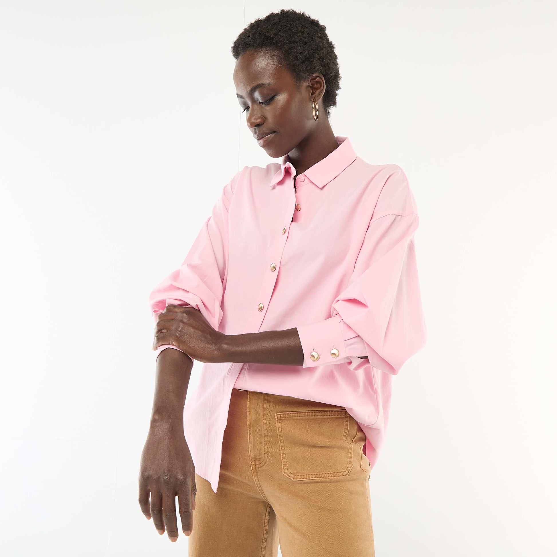 Camisa ancha con botones de concha ROSA