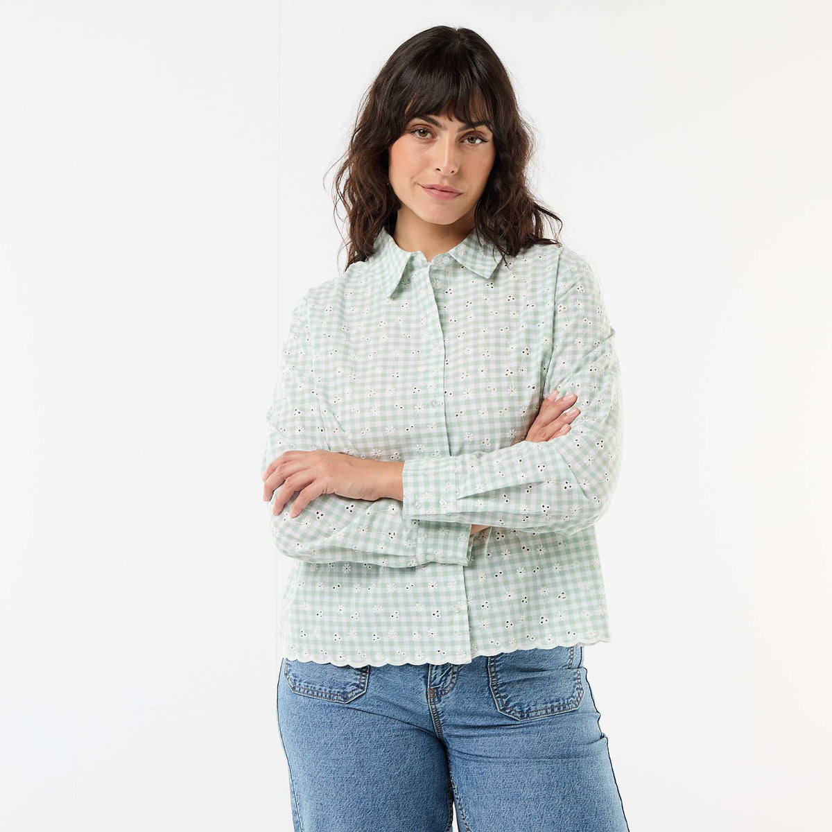 Camisa con bordado inglés y detalles ondulados VERDE