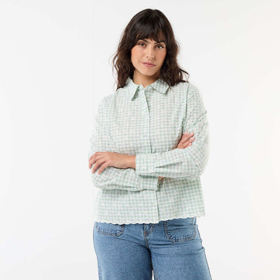 Camisa con bordado inglés y detalles ondulados VERDE