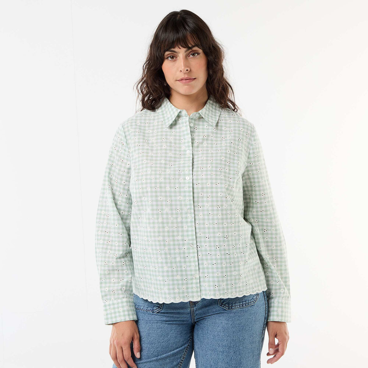 Camisa con bordado inglés y detalles ondulados VERDE