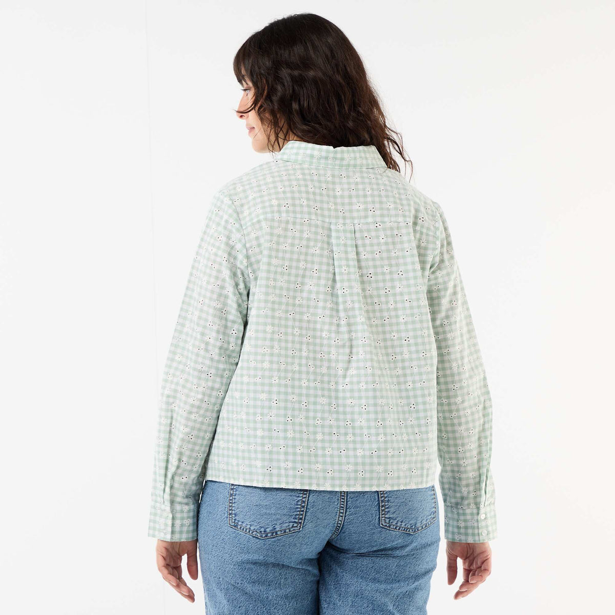 Camisa con bordado inglés y detalles ondulados VERDE