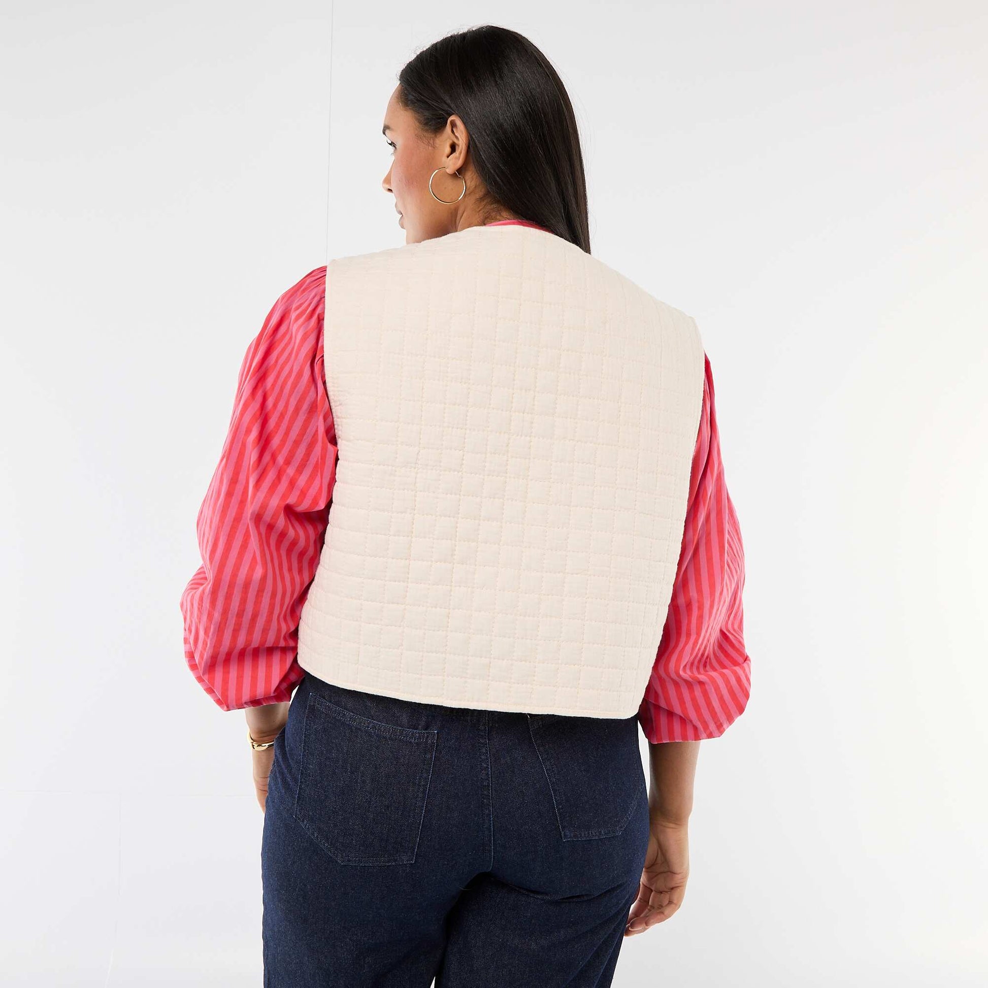Chaleco acolchado con bordados BEIGE