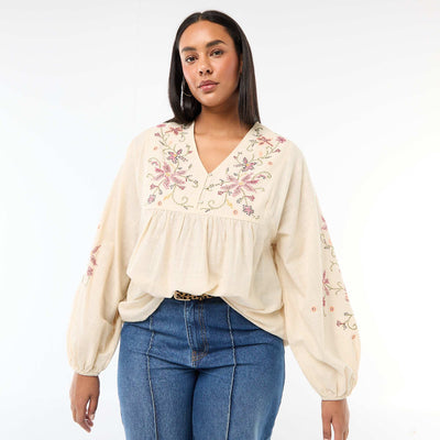 Blusa bordada con flores BEIGE