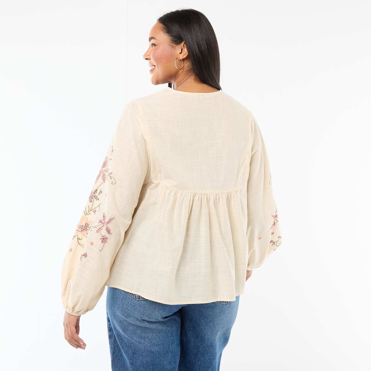 Blusa bordada con flores BEIGE
