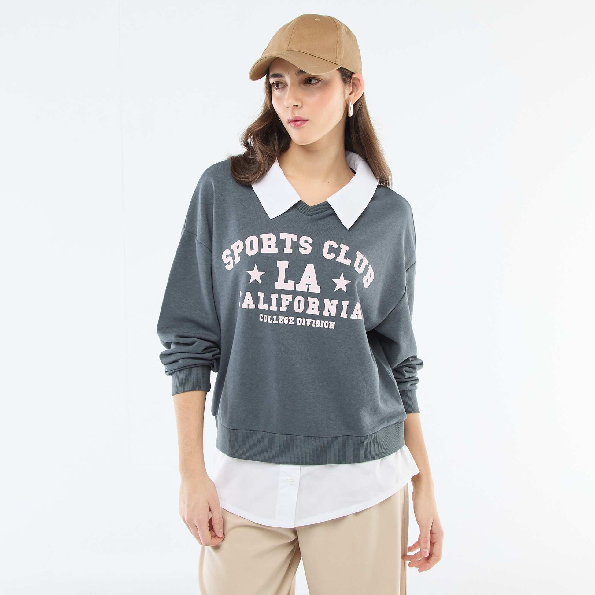 Buzo de cuello redondo estilo 'campus' GRIS