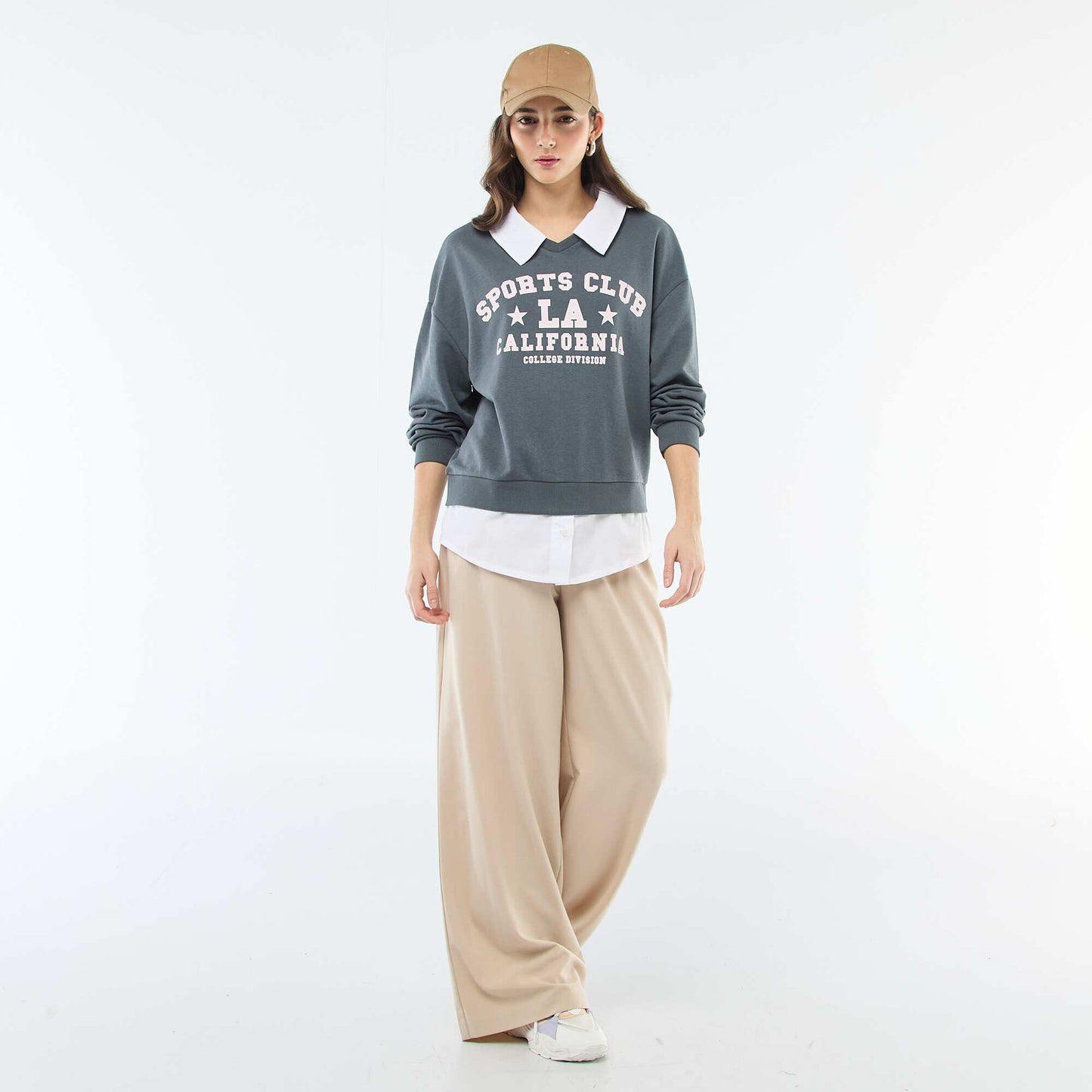 Buzo de cuello redondo estilo 'campus' GRIS