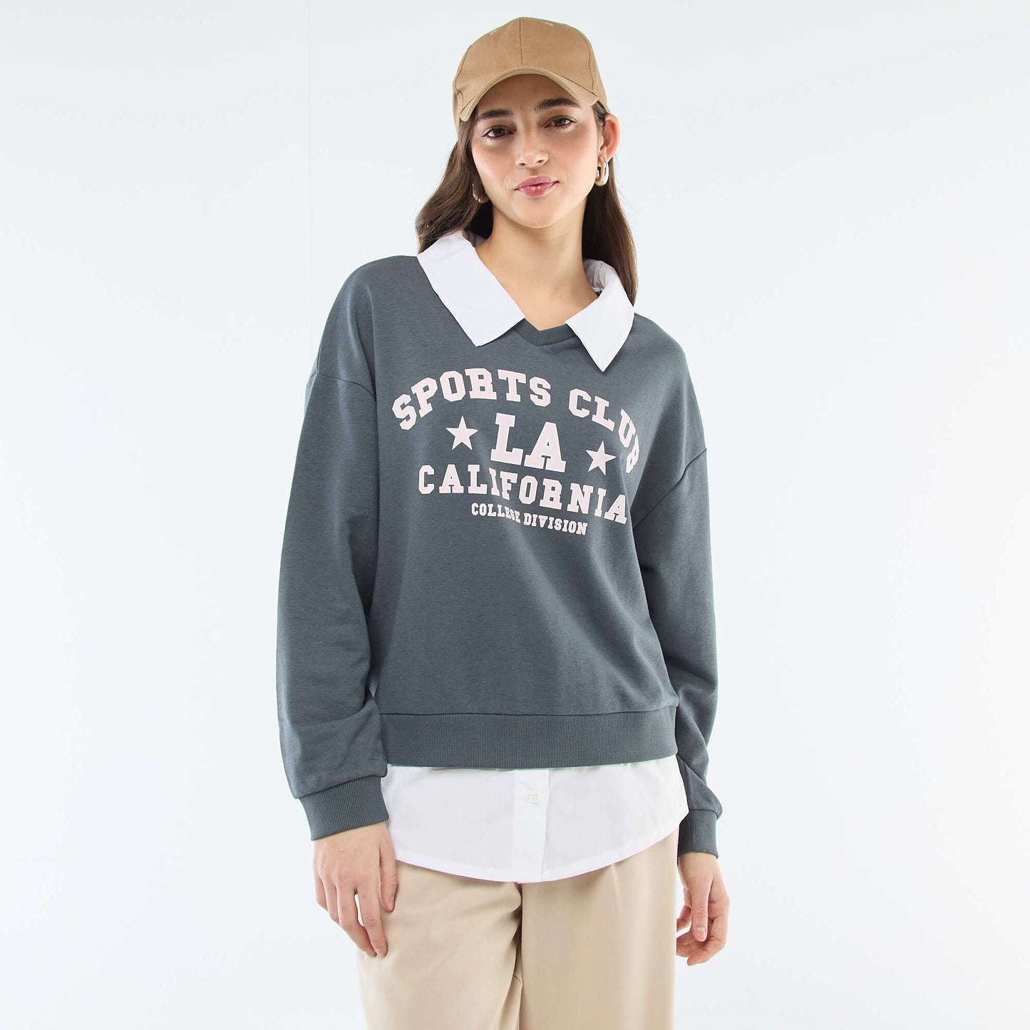 Buzo de cuello redondo estilo 'campus' GRIS
