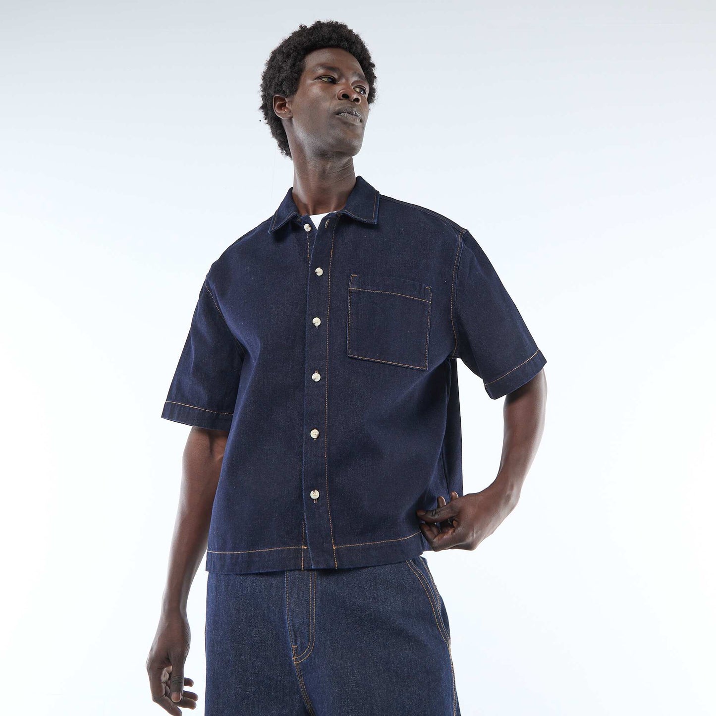 Camisa lisa vaquera de manga corta AZUL