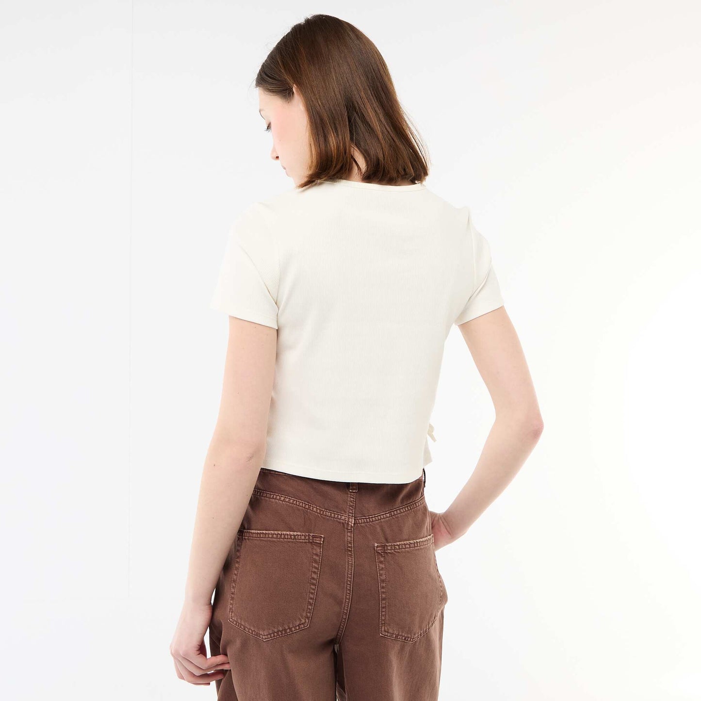 Camiseta corta de canalé con nudos BLANCO