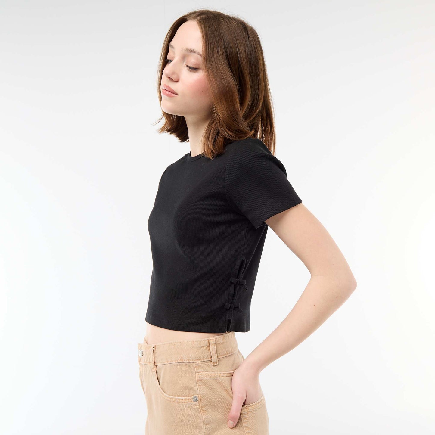 Camiseta corta de canalé con nudos NEGRO